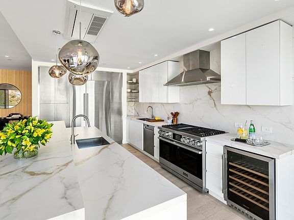 5th image of 1644 Malcolm Ave #410