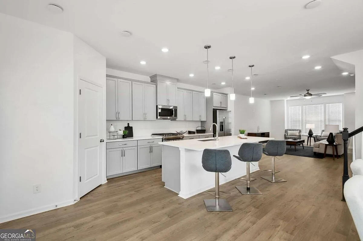 4 bed, 3.5 bath, 2430 sqft, $3,195 — Photo 3