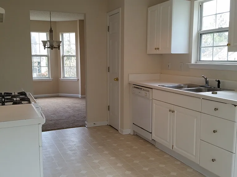 215 Bainbridge Cir — Photo 22