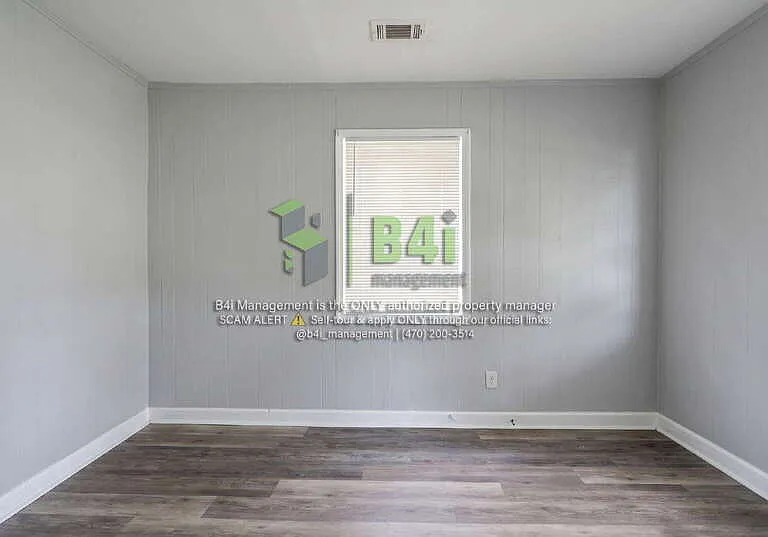 909 E 8th St — Photo 13