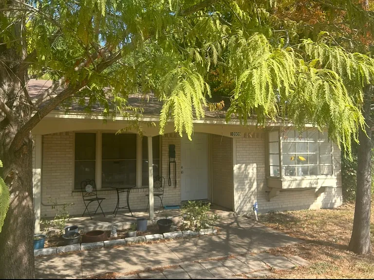 10909 Wyatt St — Photo 1