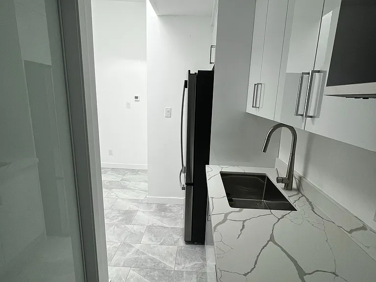 1375 Bathurst St #B — Photo 5