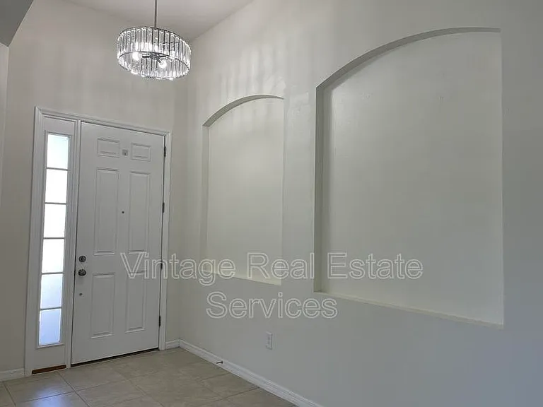 7905 Silver Clover Ct — Photo 6