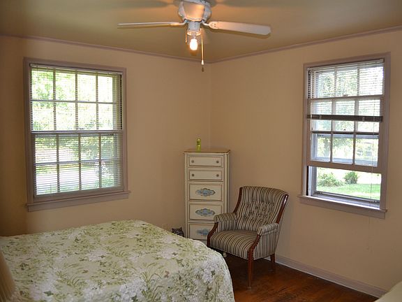 5th image of 208 NW Tobler Ln