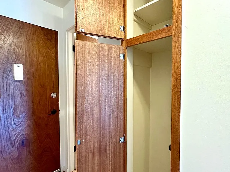 Escolier Apartments — Photo 31