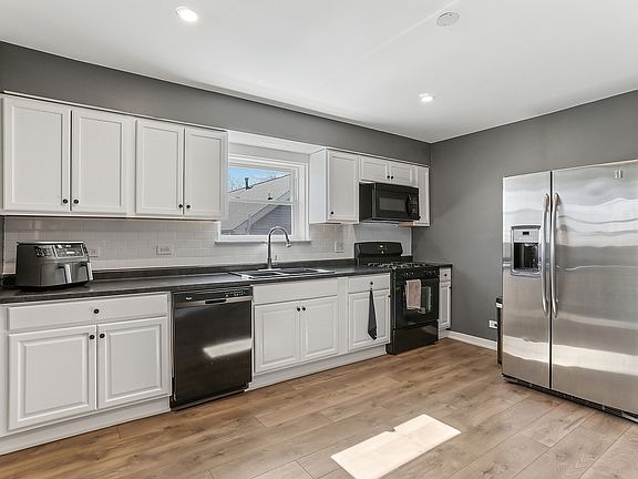 3rd image of 501 N Westmore Ave W
