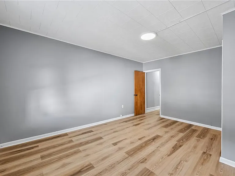1228 E Centre St — Photo 12