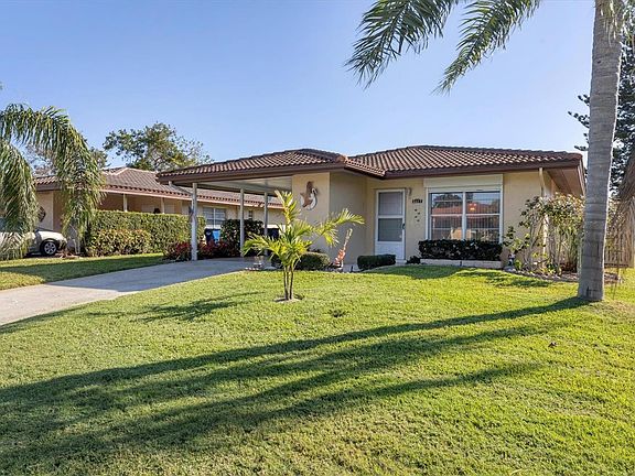 3rd image of 6427 Renssalaer Dr