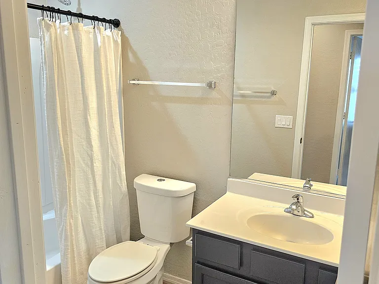 1111 E Chelsea Dr — Photo 13