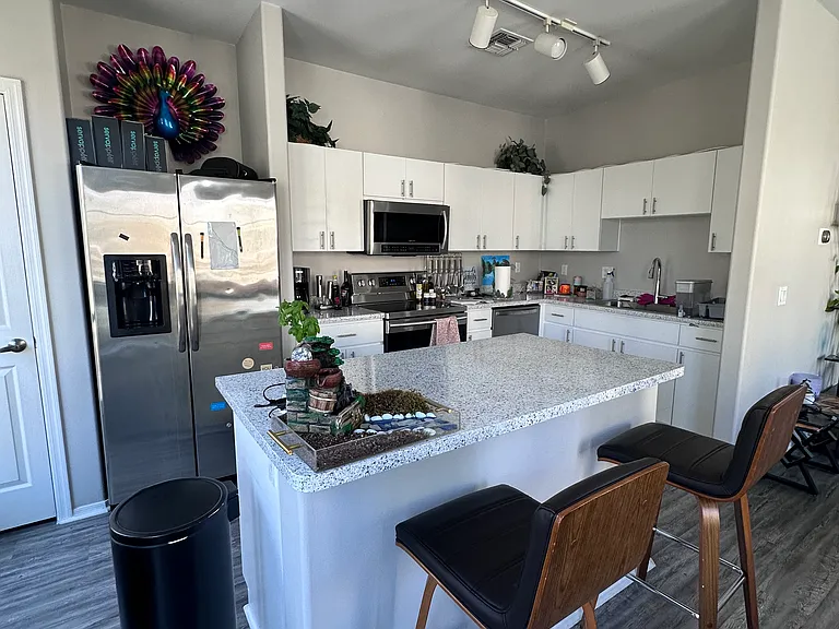 2450 W Glenrosa Ave #9 — Photo 6