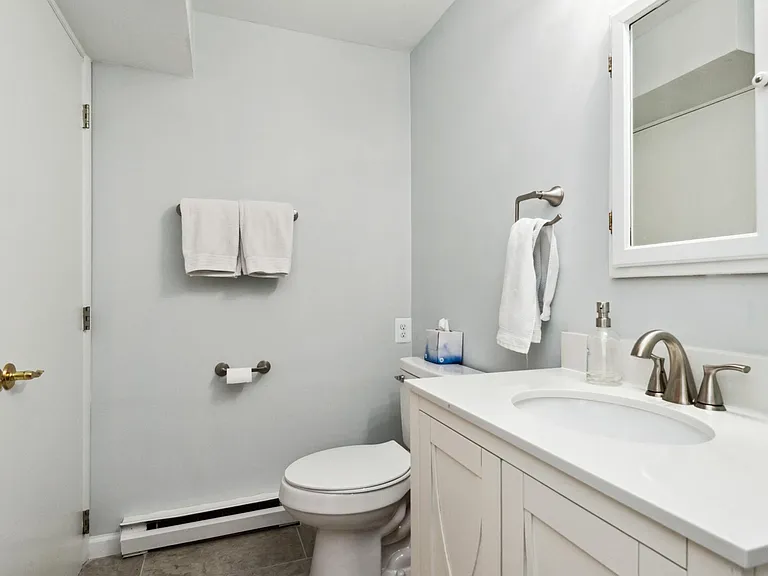 937 Marine Dr — Photo 23