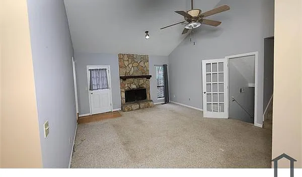 4 bed, 2400 sqft, $3,000 — Photo 3