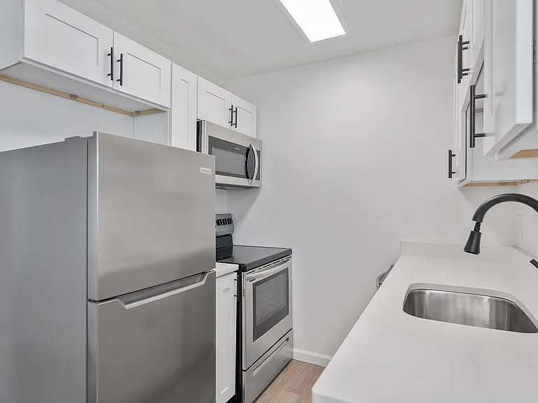 2015 Foraker Ave_Apt 8_CincyPhotoPro-2306 2015 Foraker Ave_Apt 8_CincyPhotoPro-2306