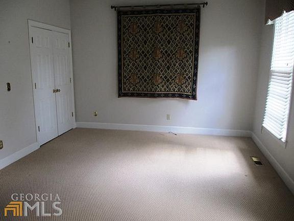 4th image of 111 N Ole Hickory Trl