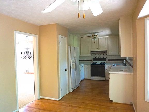 5th image of 228 Shire Way