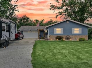 3203 Greenwood Dr, Dewey, IL 61840