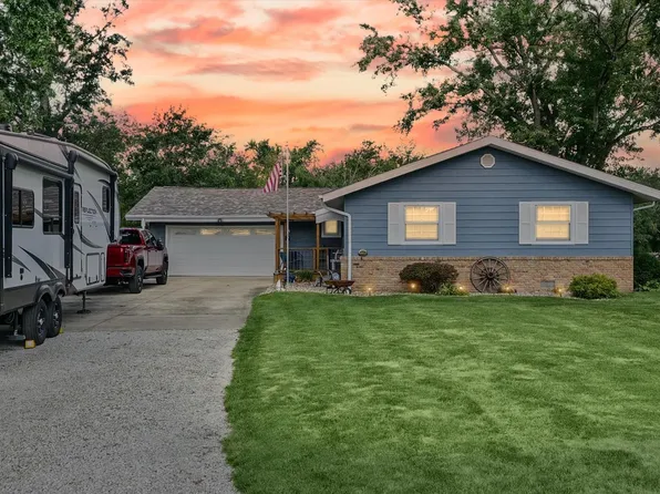 3203 Greenwood Dr, Dewey, IL 61840