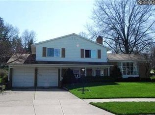 22667 Meadowhill Ln, Rocky River, OH 44116