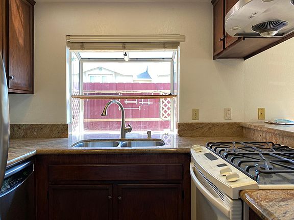 Kitchen, garden window overlooking patio