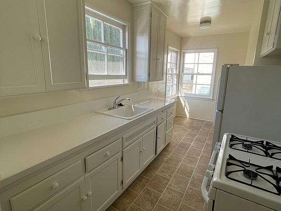 2nd image of 2019 Cheremoya Ave #2023