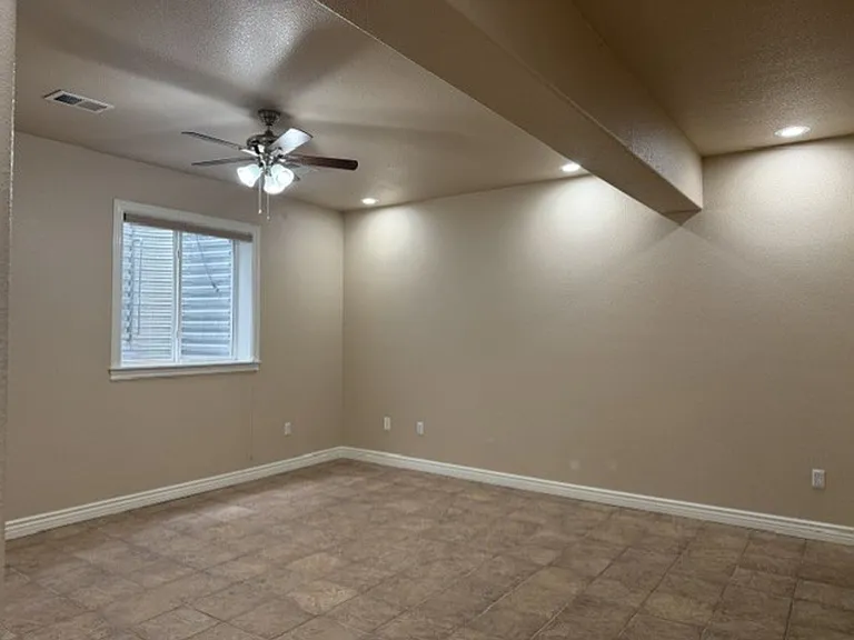 400 Sterling Dr — Photo 25