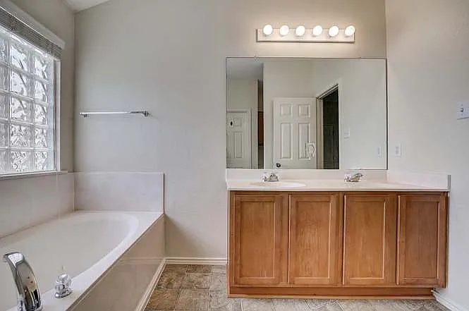 1115 Rawhide Trl — Photo 42