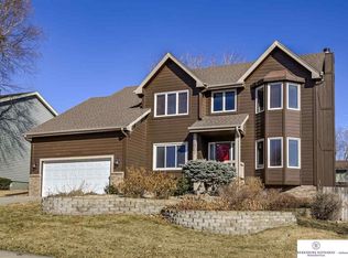 1012 Creighton Rd, Papillion, NE 68046