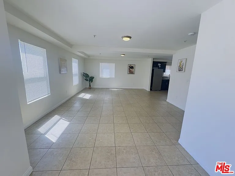 10605 Avalon Blvd — Photo 9