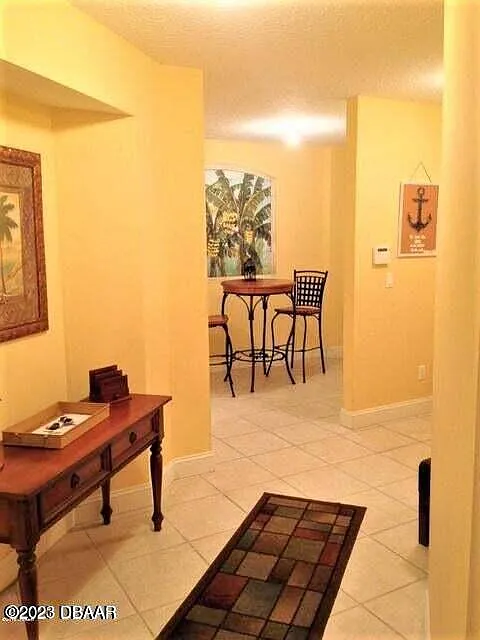 3 bed, 3.0 bath, 2195 sqft, $4,000 — Photo 2