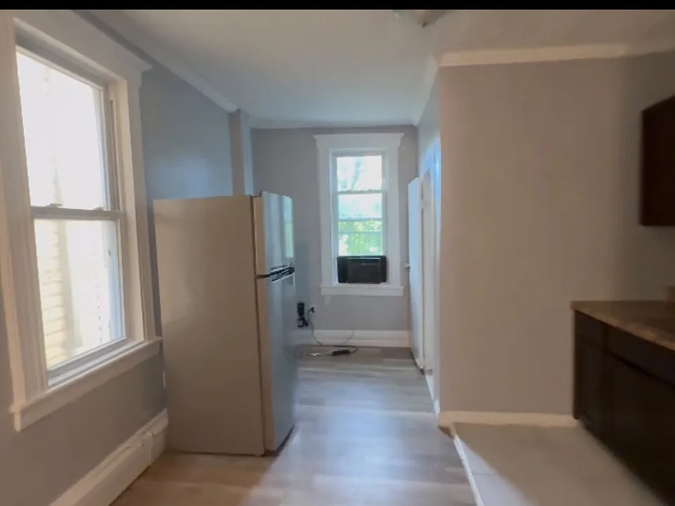 571 Westside Ave #3E