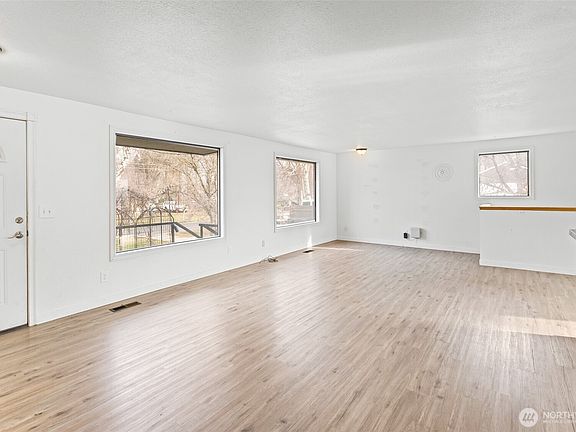 4th image of 210 E Seventh Street