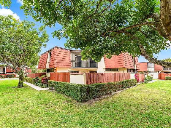 3rd image of 3742 Victoria Drive