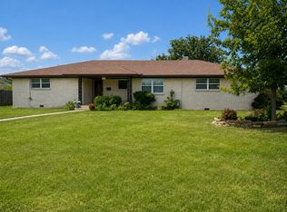 1908 Lakeview Dr, Sulphur, OK 73086