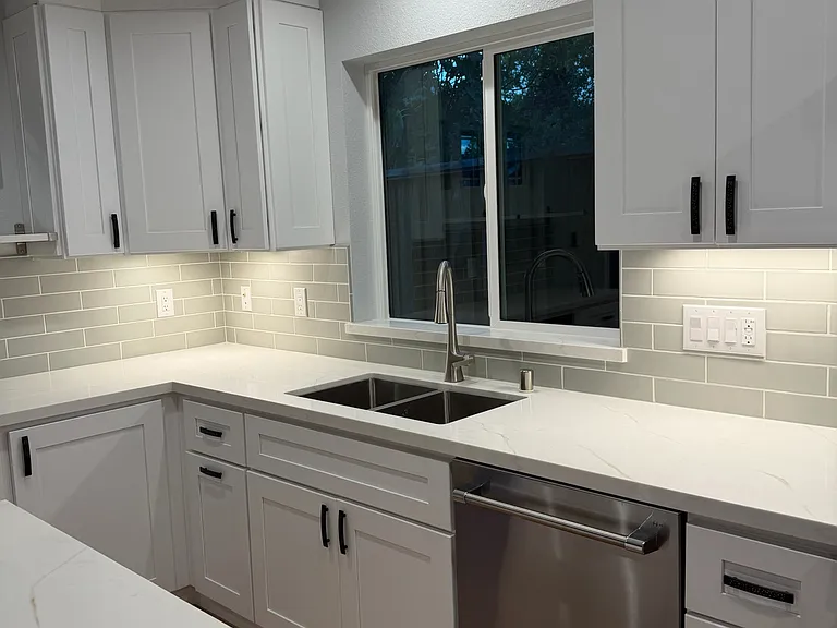 2329 Fairfield Ave — Photo 4
