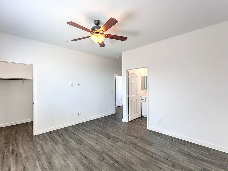 1535 Franklin Ln — Photo 15