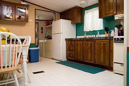 Spacious Eat in Kitchen