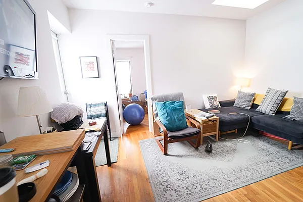 Rented by Manhattan Management LLC | media 81