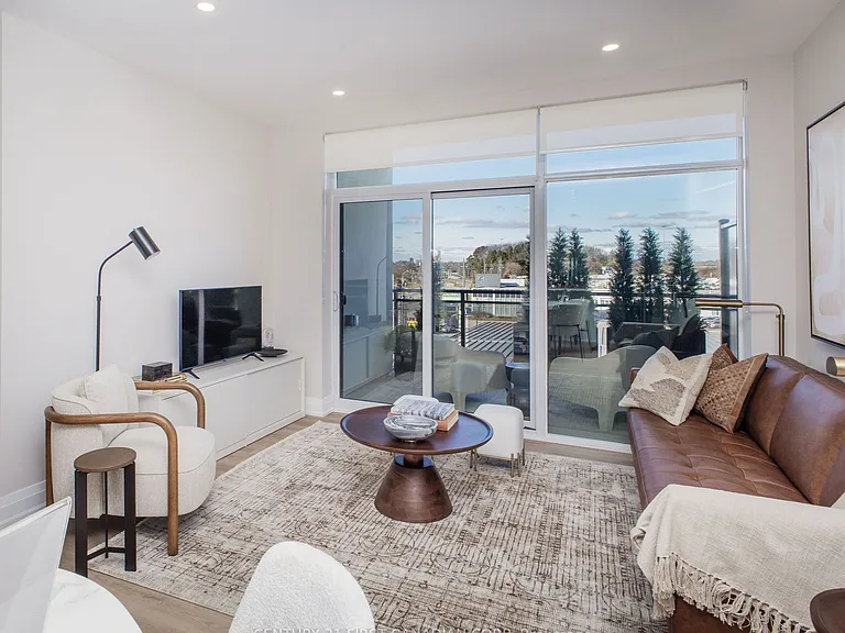4286 E King St E #1004 — Photo 5
