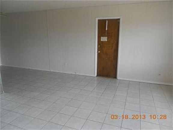 2nd image of 2922 E Plaza Blvd E