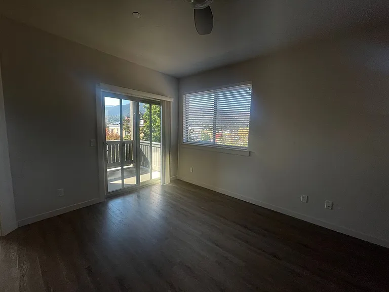 584 Fair Oaks Ave — Photo 12