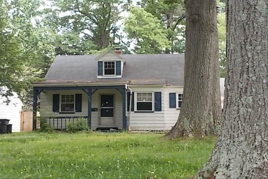 1st image of 140 Forest Park Dr