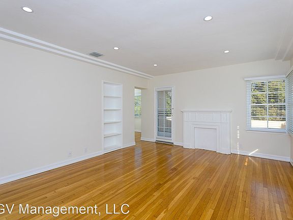 3rd image of 1750 Huntington Dr