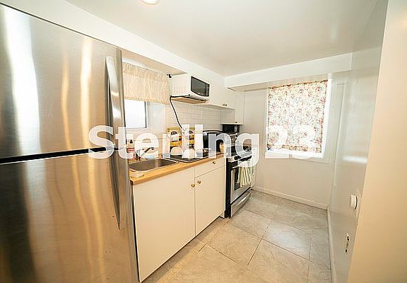 4th image of 3277 46th St #1