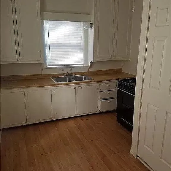 919.5 N Austin St — Photo 3