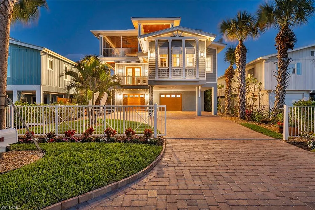 4 bed, 4.5 bath, 3059 sqft, $25,000 — Photo 1