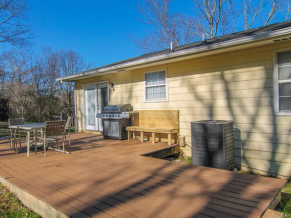 3rd image of 5736 Aloha Ave