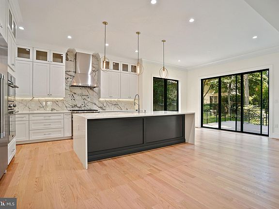 5th image of 110 Saint Andrews Dr NE
