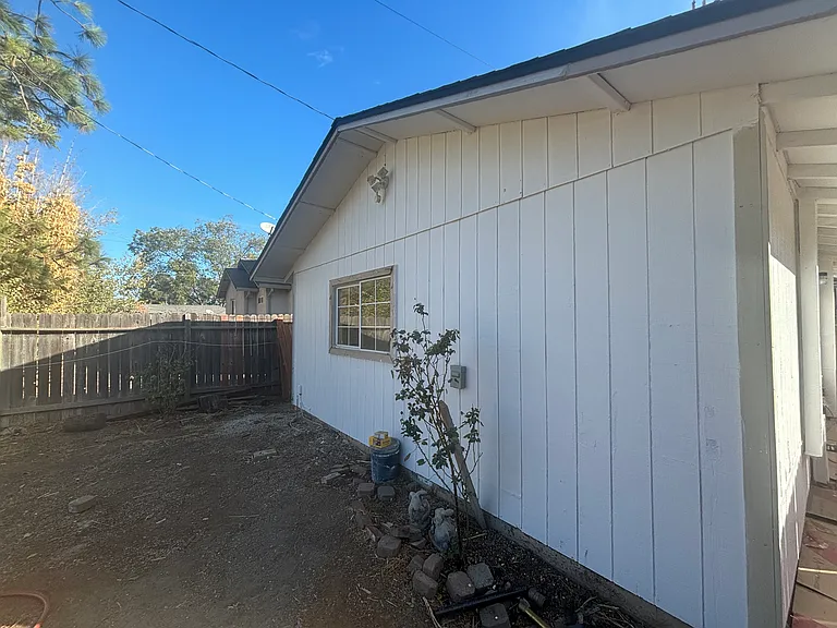 2389 Empress St #B — Photo 14