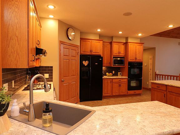 4th image of 145142 Hillcrest Dr