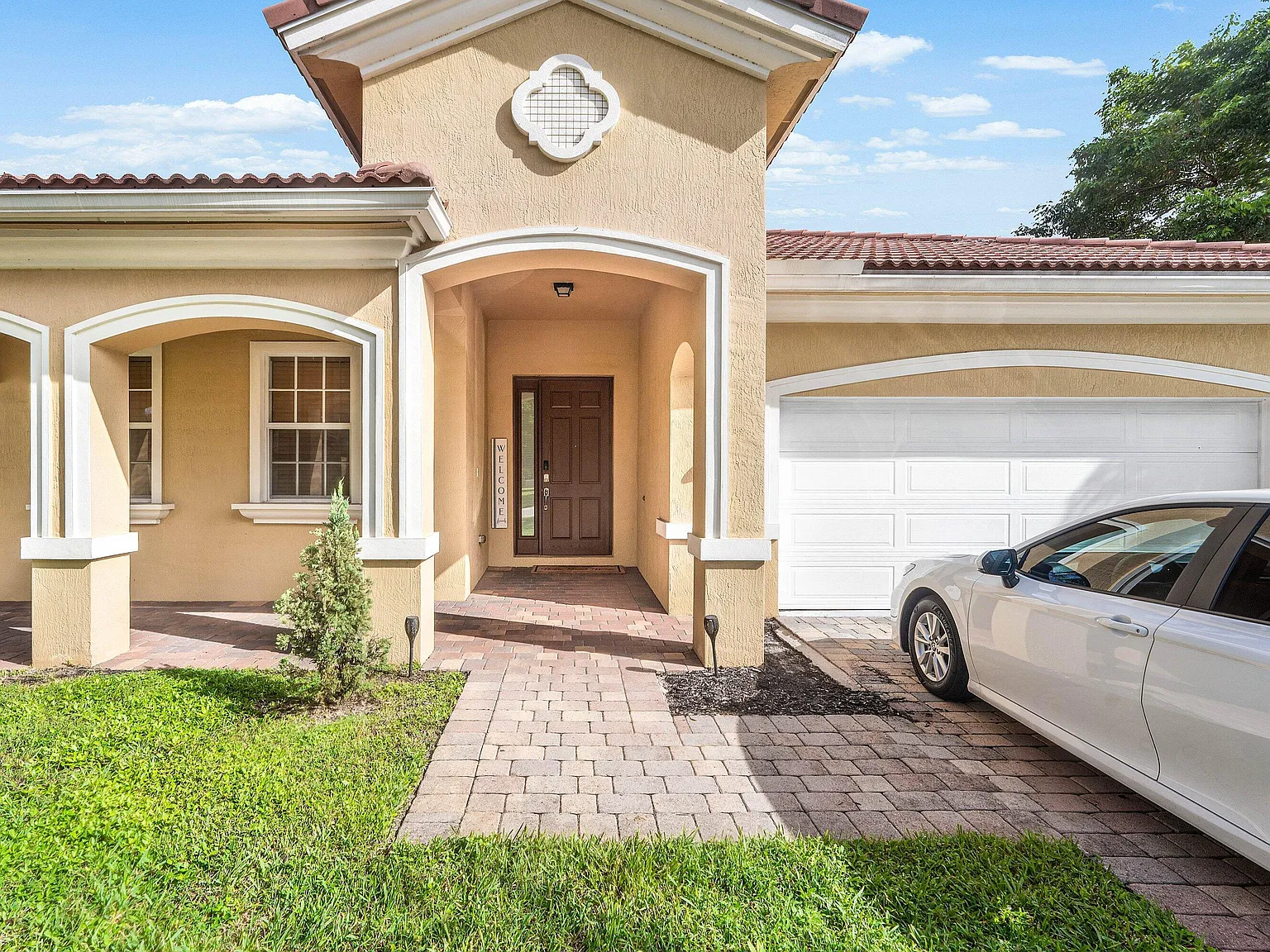3 bed, 2.0 bath, 1815 sqft, $3,500 — Photo 4